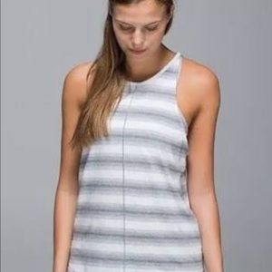Lululemon- size 8- high neck gray/wht tank